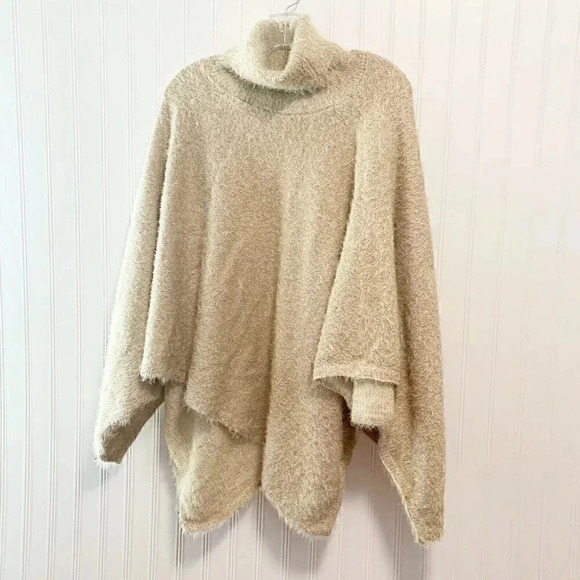 Anthropologie Akemi + kim One Size Beige Lara Eyelash Poncho Sweater NEW! - Picture 6 of 8